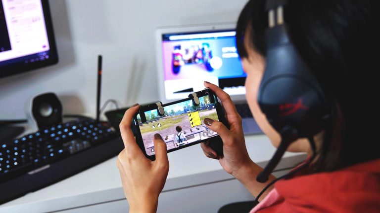 How to build an interactive mobile gaming app for the players in 2024?